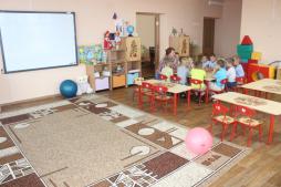 В детском саду функционирует семь возрастных групп (две группы для детей раннего возраста, пять групп дя детей дошкольного возраста). Детский сад посещают дети от 1 года до 7 лет.